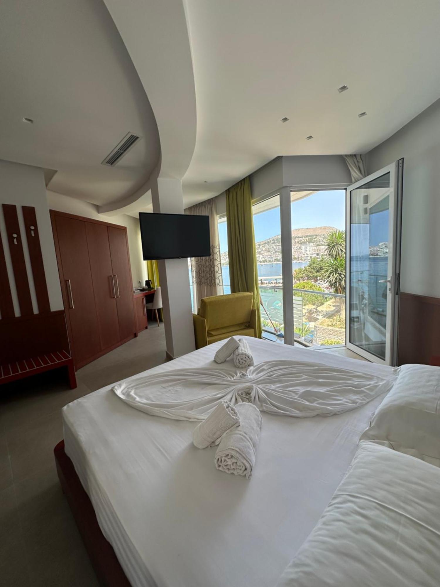 Hotel Delfini Sarandë Exterior foto