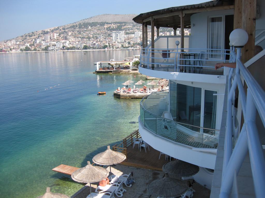 Hotel Delfini Sarandë Exterior foto