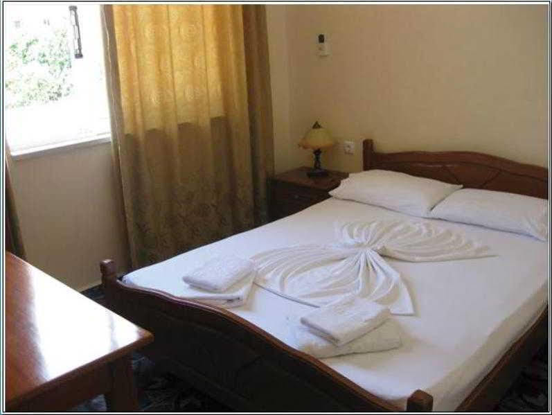 Hotel Delfini Sarandë Exterior foto