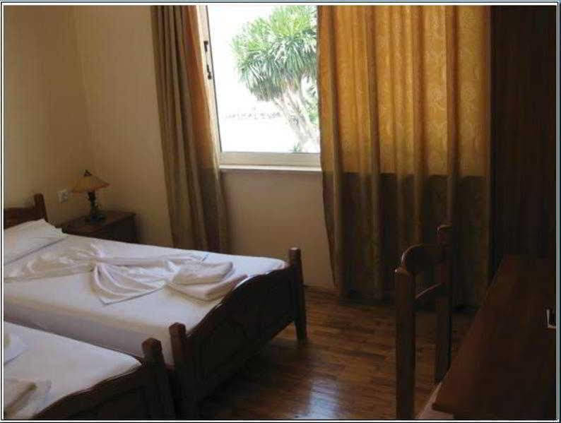 Hotel Delfini Sarandë Exterior foto